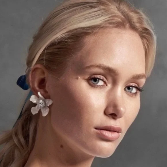 Lele Sadoughi ivory White Floral crystal stud Earrings - Picture 6 of 7